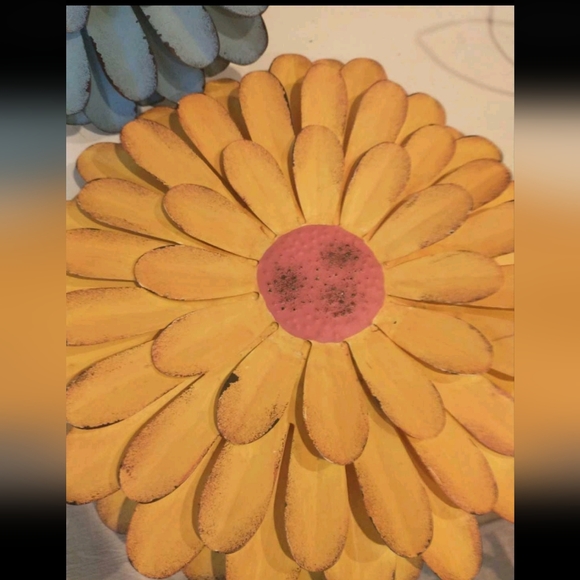 2- Approx 14" Round Metal Flowers New Condition - Picture 4 of 5